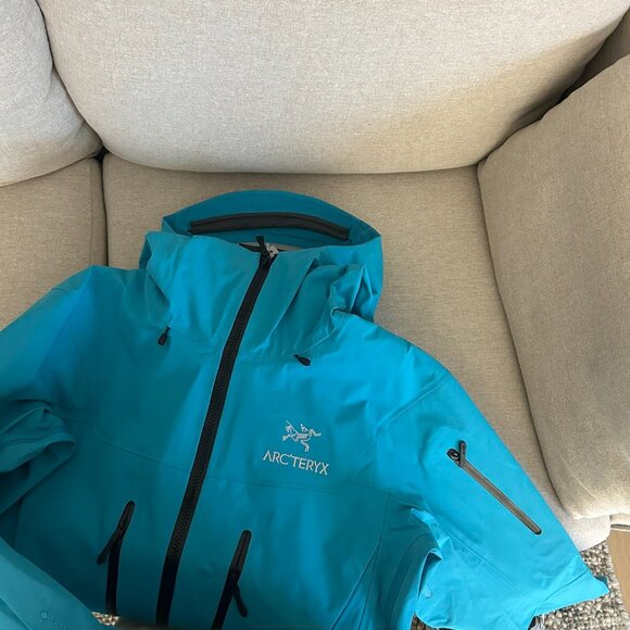 Arc'teryx Alpha SV 7 Hardshell Jacket - Picture 4 of 7